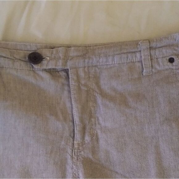 Summertime Bermuda shorts white & gray stripes - Picture 2 of 7